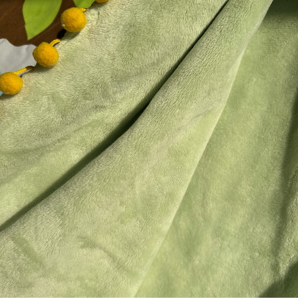 Green aloha print beach blanket - Picture 9 of 14